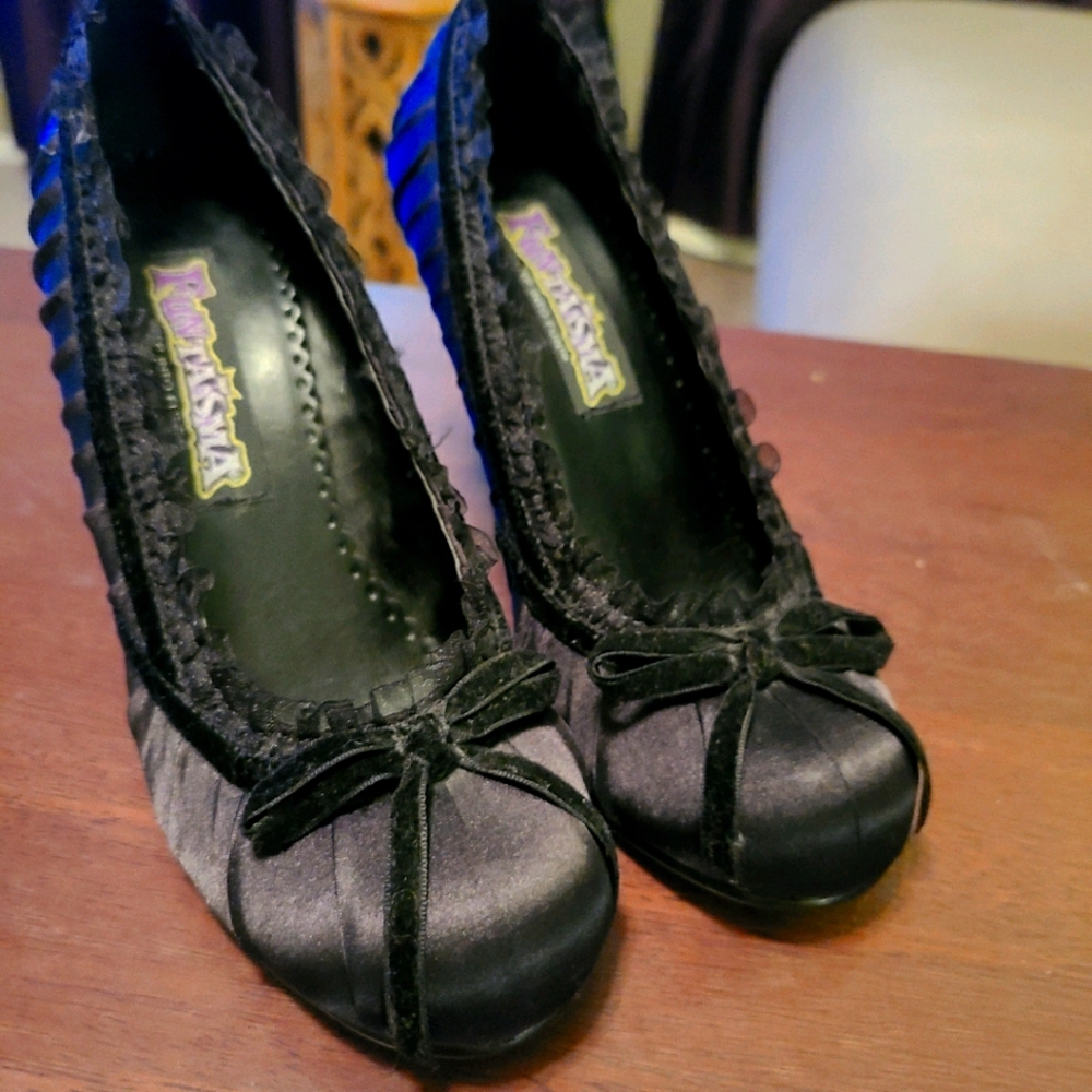 Pinup, Burlesque style heels size 6
